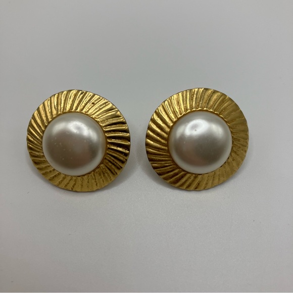 Gold & White earrings - Picture 1 of 3